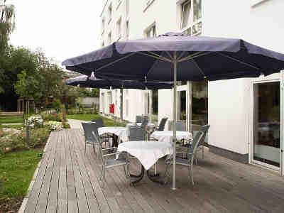 Die großzügig gestaltete Terrasse