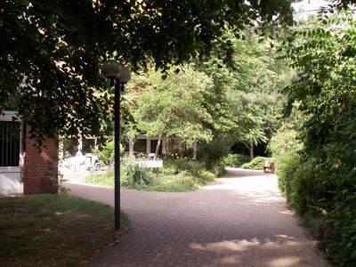 Von Garten bis zum Leine-Ufer sind es nur wenige Schritte vom Das Pflegeheim Altenheim Pflege- und Therapiezentrum Fischerstraße - Hilde Schneider Haus in Hannover