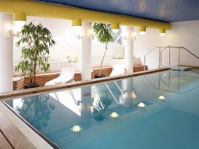 Die Residenz verfügt über ein eigenes Schwimmbad