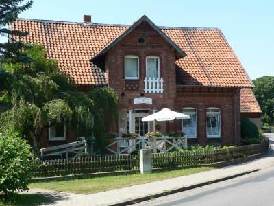 Alten- und Pflegeheim Haus Monika in Uetze - Hausansicht