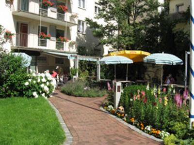 Der Blumengarten des Altenheims St. Alfons in München