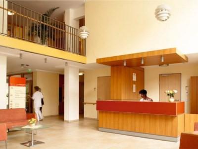 Das helle Foyer mit Rezeption