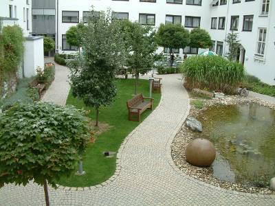 Die Gartenanlage des Senioren Wohn- und Pflegeheim Minoritenhof in Regensburg