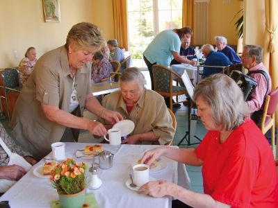 Das Café im Seniorenheim Pflegeheim Altenheim Betreutes Wohnen Psychisch Kranke Haus der Generationen Hallertau in Wolnzach