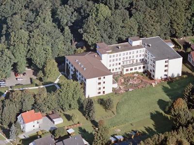Die Einrichtung liegt inmitten des schönen lippischen Berglandes