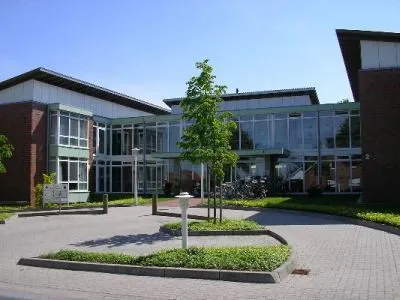 Haupteingang des DRK-Seniorenheims Haus Am Dobrock in Cadenberge