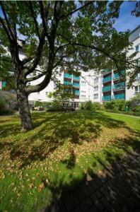 Jede Wohnung verfügt über eine Terrasse, einen Balkon oder einen Wintergarten mit Blick auf den Park