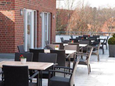 Die Terrasse lädt zum gemütlichen Beisammensein im Freien ein