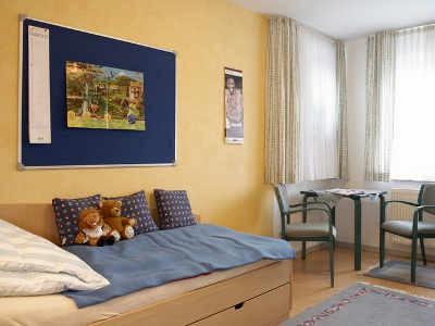 Eines der freundlichen  Pflegezimmer