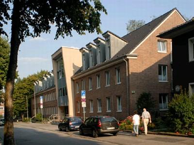 Außenansicht der Senioren-Pflegeeinrichtung Haus Am Ehrenpark