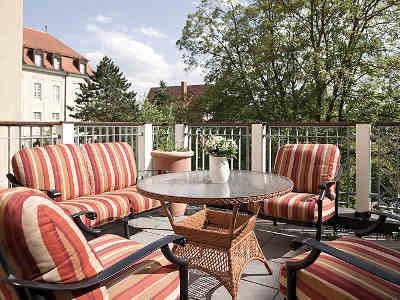 Die sonnige Terrasse