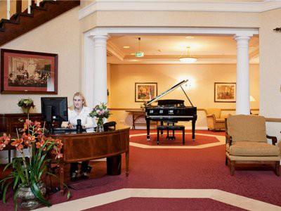 Das großzügig gestaltete Foyer