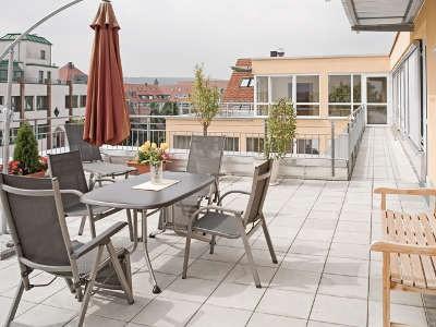 Die großzügig gestaltete Terrasse