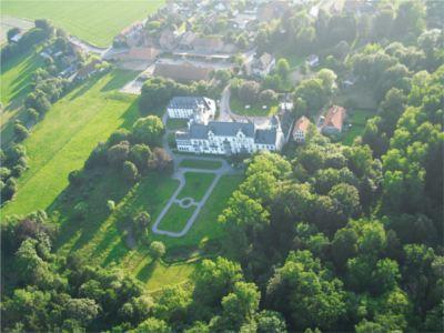 Das Schloss Hasperde liegt in einem wunderschönen Parkgelände direkt an der Hamel