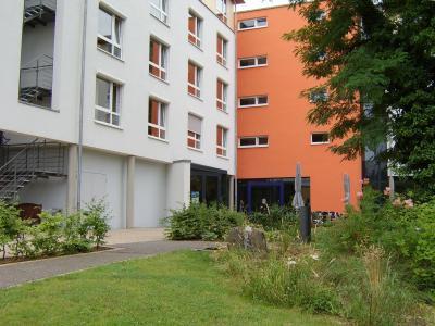 Hausansicht des Altenzentrums St. Elisabeth in Eningen