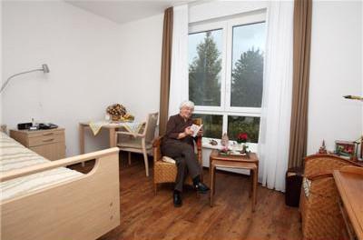 Die Zimmer sind großzügig und freundlich gestaltet