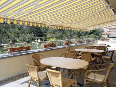 Die großzügig gestaltete Terrasse