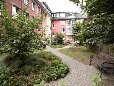 Der idyllische Gartenbereich