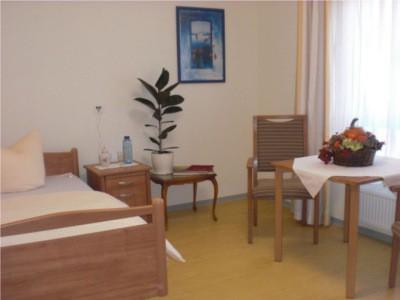 Die Bewohnerzimmer sind hell und freundlich gestaltet