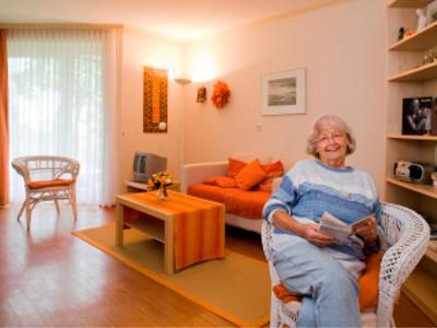 Die Bewohnerzimmer können mit eigenem Mobiliar ergänzt werden