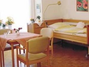 Eines der Zimmer im Seniorenheim Paulistraße