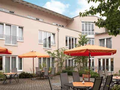 Der Innenhof mit Sonnenterasse