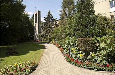Das Haus Maria Königin liegt in einer wunderschönen Gartenanlage.