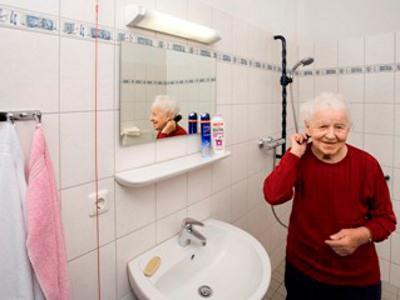 Jedes der Zimmer verfügt über ein seniorengerechtes Bad