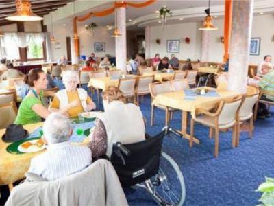 Gemütlicher Speisesaal im Alten- und Pflegeheim Barbara-Uttmann-Stift