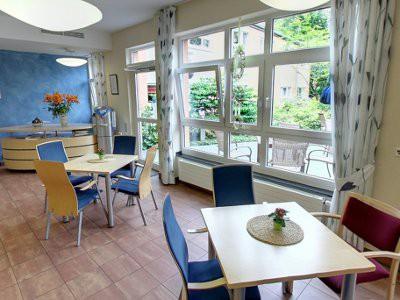 Der Cafeteriabereich des Städtischen Altenheims Windberg in Mönchengladbach