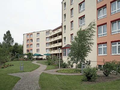 Blick vom Garten auf das Kursana Domizil Stavenhagen