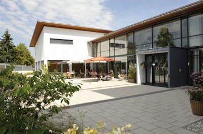 Cafeteria mit großer Terrasse, Clemens-Kessler-Haus in Marktoberdorf, Kurzzeitpflege