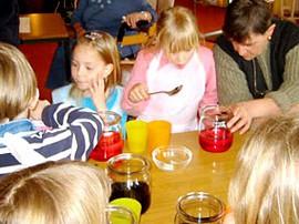 Besuch des Kindergartens im Seniorenheim "Haus Brüngsberg"