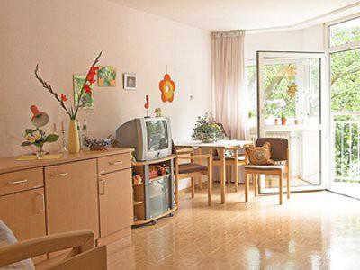 Die Einzel- und Doppelzimmer sind hell und freundlich ausgestattet
