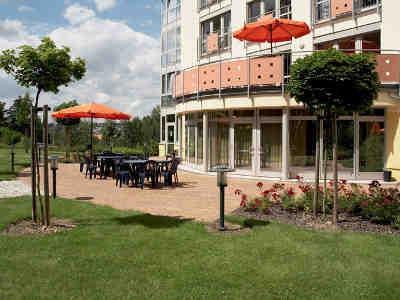 Die großzügig gestaltete Terrasse