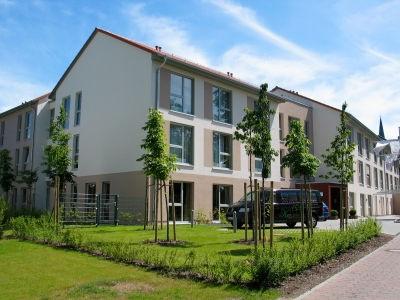 Das Gebäude des KerVita Senioren-Zentrums "Am Park" in Bergen auf Rügen