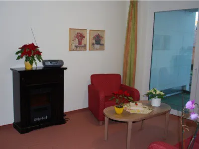 Die Bewohner können ihre Zimmer mit persönlichen Gegenständen und Möbeln einrichten