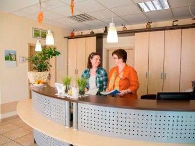 Die Mitarbeiter der Rezeption stehen den Bewohnern täglich mit Rat und Tat zur Seite
