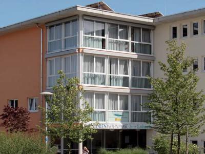 Haupteingang des Seniorenwohnparks Isar-Loisach
