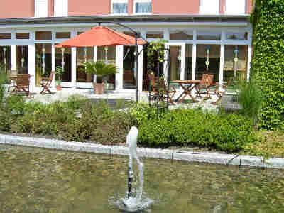Die großzügig gestaltete Terrasse