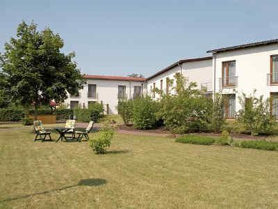 Blick vom Garten auf das Kursana Domizil - Haus Am Tanger