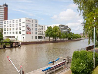 Das AMARITA Bremerhaven liegt direkt an der Geeste