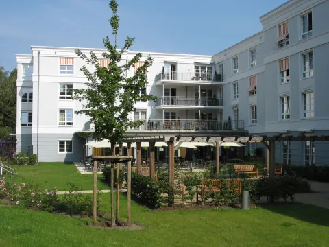 PFLEGEN & WOHNEN HOLSTENHOF