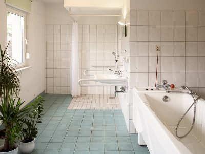 Stationsbad im Kursana Domizil Forst Haus Rosenbrunnen