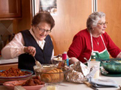 Gemeinsames Kochen und Essen sind Teil der Tagesstruktur im St. Katharinen-Stift in Frechen/Erftkreis